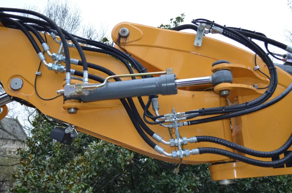 Verins hydrauliques à Grigny